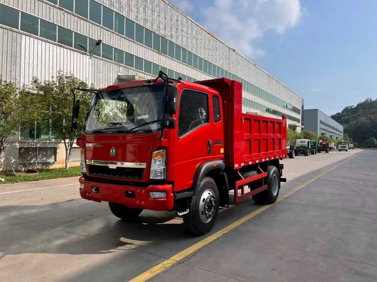 Used HOWO 4x2 light tipper truck for export — blue cab, rear-tip body