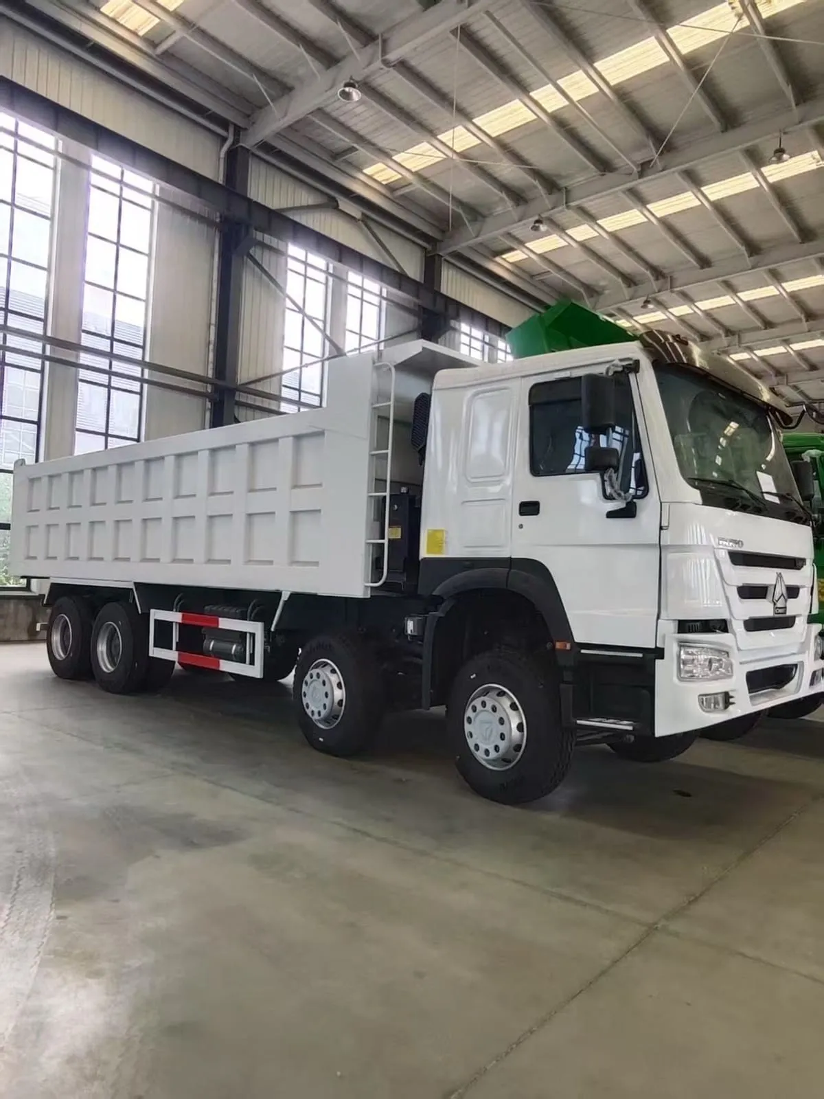 SHACMAN X3000 used 8x4 dump truck 380HP flagship