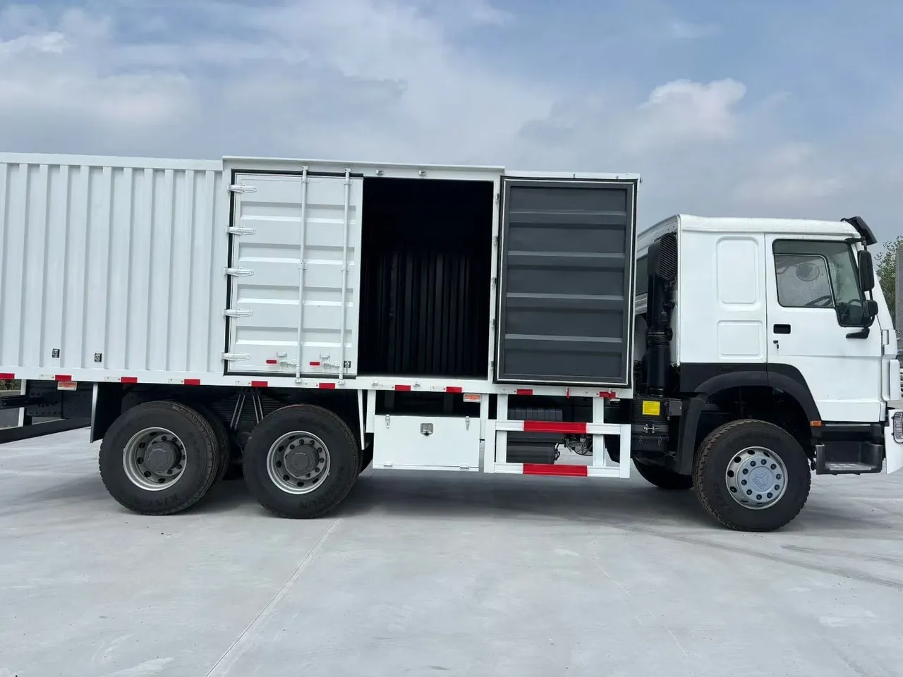 Used HOWO cargo truck inspected and ready for CIF export to Africa