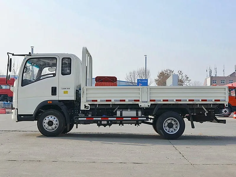Used HOWO 4x2 light stake lorry with steel fence sides for sale