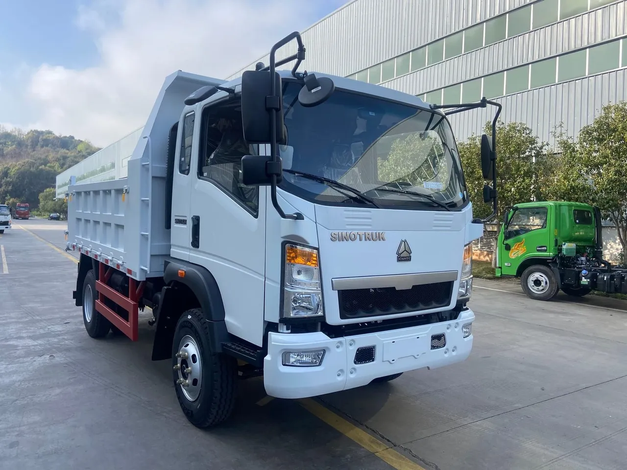 Used HOWO 4x2 light tipper truck ready for export — LHD and RHD available