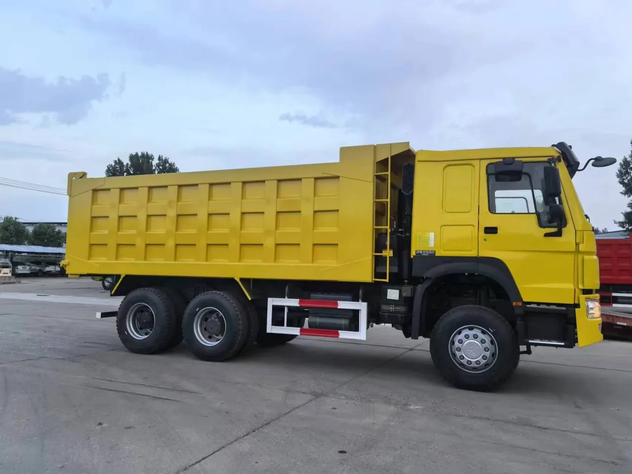 Used HOWO A7 6x4 dump truck 371HP square body for Africa and Middle East