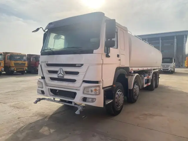 HOWO 4×2 tanker lorries for sale