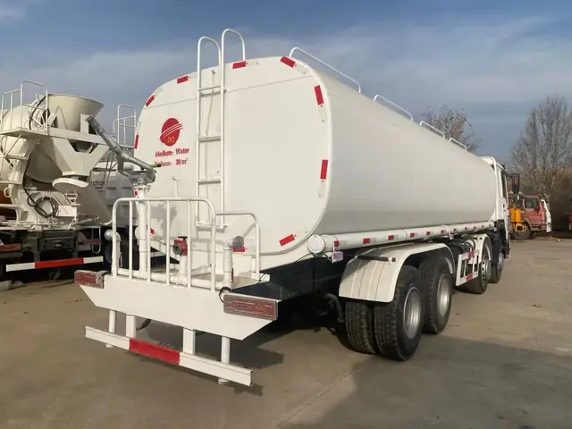 HOWO 8×4 tanker lorries for sale
