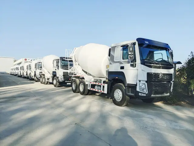 HOWO 8×4 special purpose trucks for sale