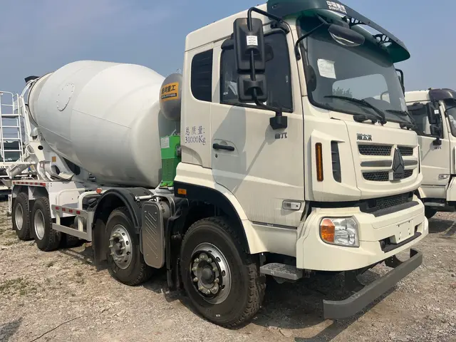 SINOTRUK 8×4 special purpose trucks for sale
