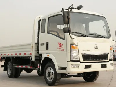 Camión ligero usado Sinotruk HOWO 4x2 blanco con barandas abatibles