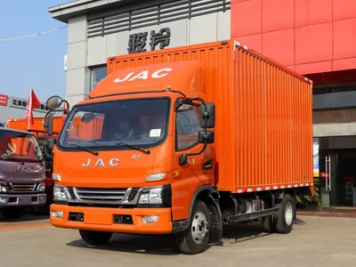 Furgón usado JAC Junling V6 4x2 rojo de caja cerrada